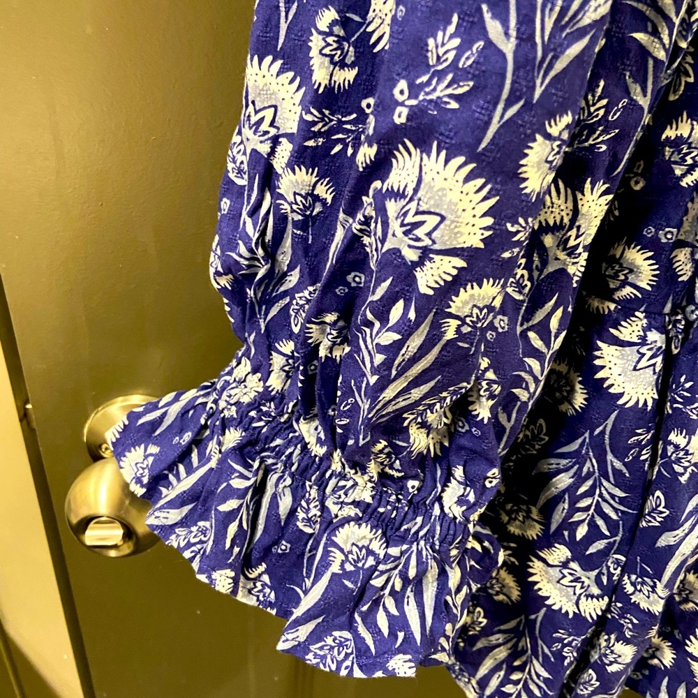 Universal Threads Floral Pattern Blouse With Ruff… - image 5